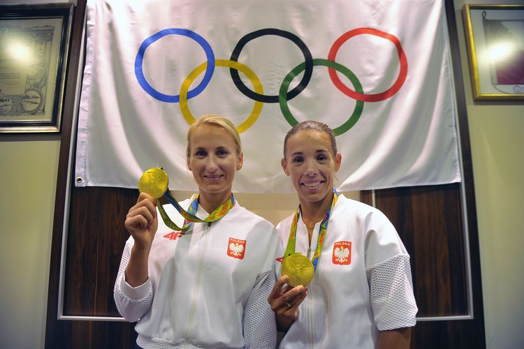 Mistrzynie olimpijskie Magdalena Fularczyk-Kozłowska i Natalia Madaj.