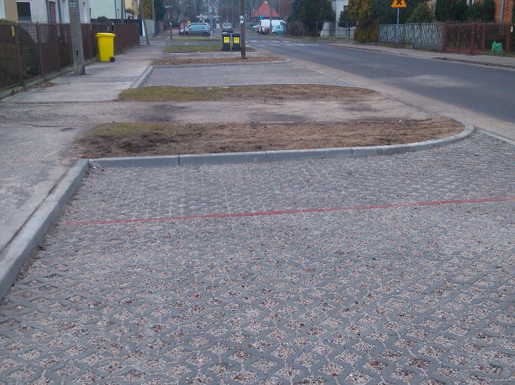 Zdjęcie przedstawia wykończoną ulicę.