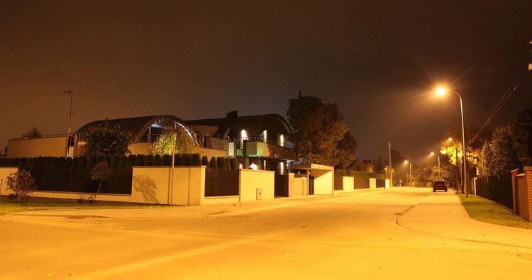 Panorama ulicy kartuskiej w zimową noc