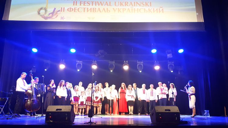 Fotografia przedstawiająca artystów na scenie podczas festiwalu "Barwy Muzyki"