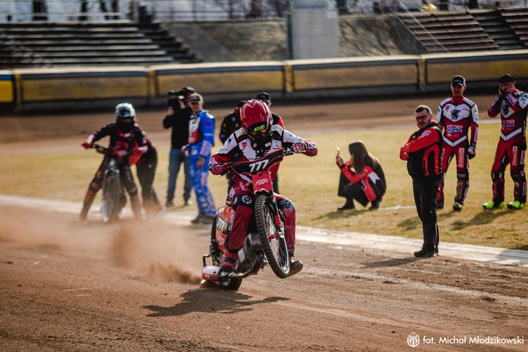 Bydgoscy żużlowcy już na torze