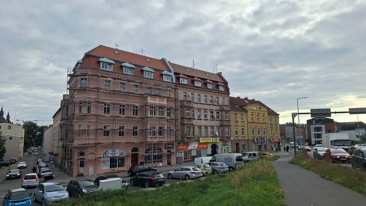 Kamienica z wykuszami w remoncie