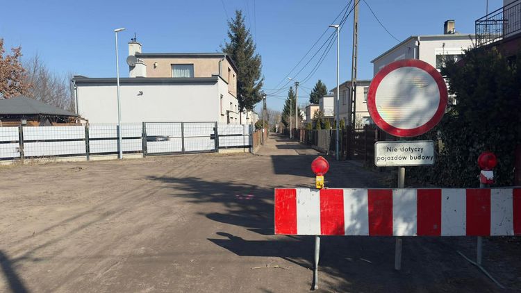 Kolejna ulica na Jarach z równą nawierzchnią