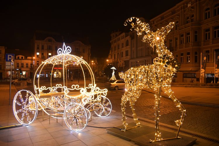 Renifery, anioły i bombki stworzą świąteczny klimat