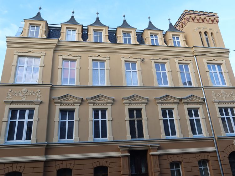 Dbamy o zabytki. Lew z grzywą i girlandy zdobią elewacje