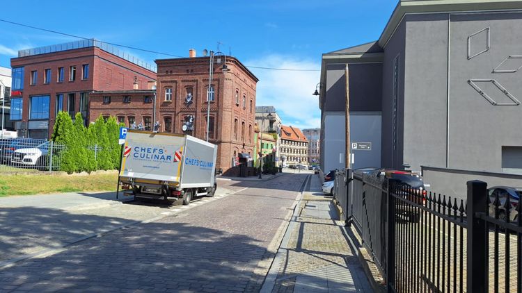 Ulica Kręta dla pieszych, a Podwale dla zaopatrzenia