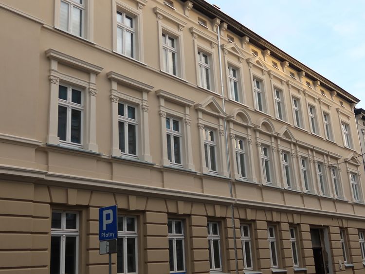 Stuletni napis ozdobi wyremontowaną kamienicę