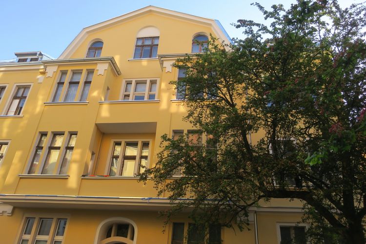 Kamienica z wykuszami wypiękniała