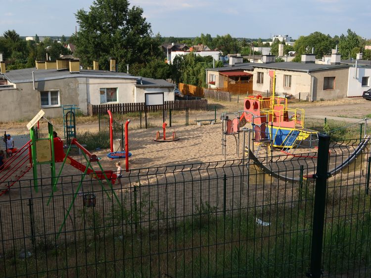 kliknij aby przeczytać pełną treść Dodatkowe atrakcje na osiedlowym placu zabaw