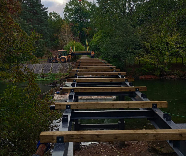 Kładka nad Brdą z nowym pomostem i balustradami