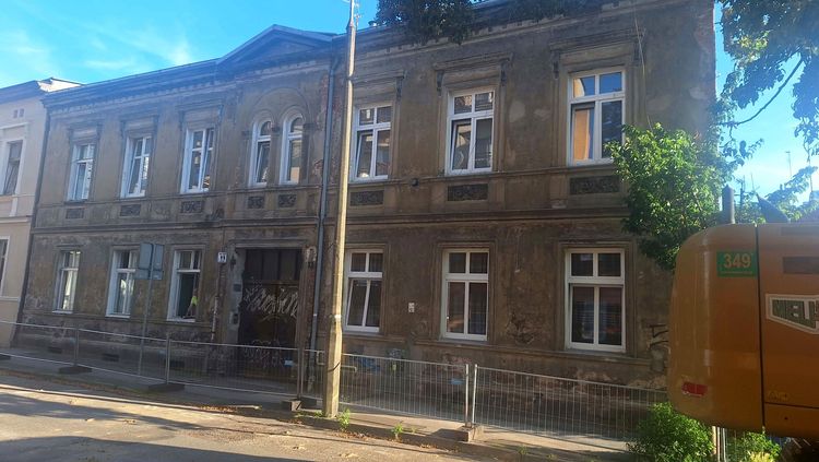 Kamienica z ornamentami ozdobi ulicę Lipową