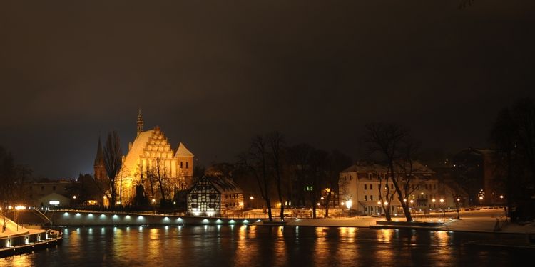 Wyspa Młyńska w blasku nowych latarni
