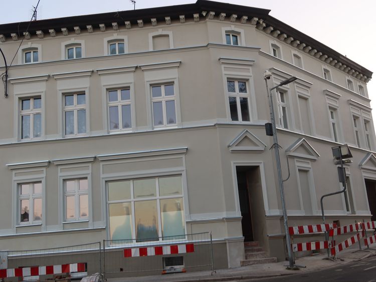 Szwederowskie kartusze, gzymsy i naczółki