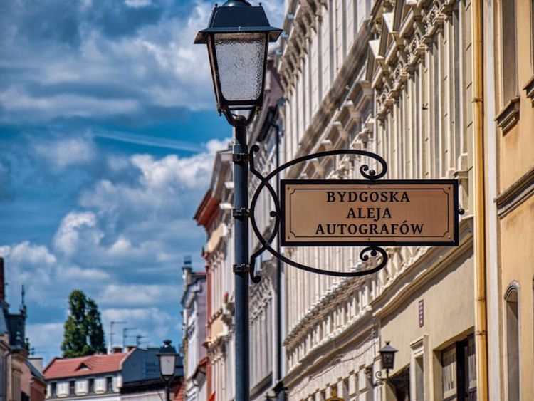 Dr Paweł Rajewski odsłoni autograf na ulicy Długiej