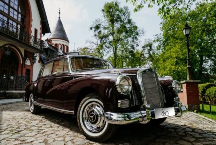 Zabytkowe mercedesy w sercu Bydgoszczy