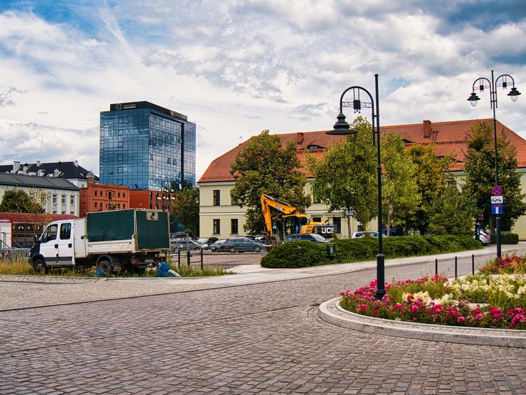 Wiekowy bruk zamiast asfaltu na placu Solnym