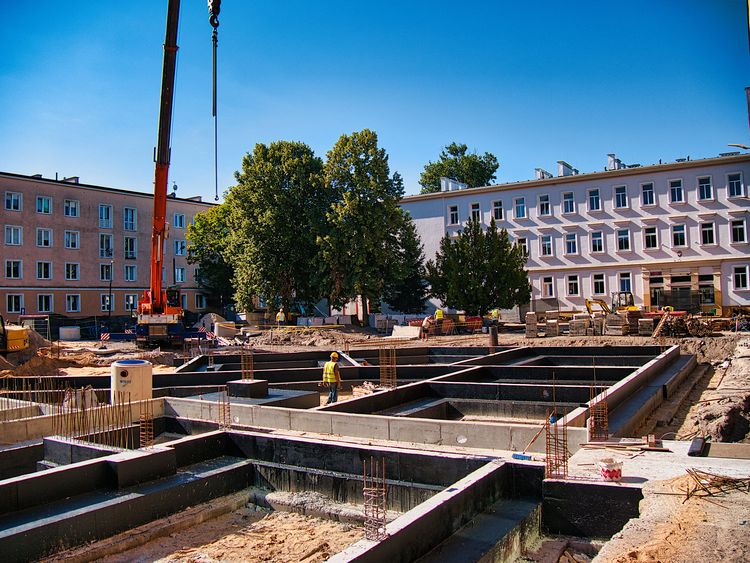 Rośnie nowy gmach dla szkoły na Leśnym
