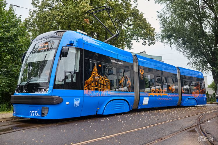 Jubileuszowy tramwaj już w trasie – kierunek UKW