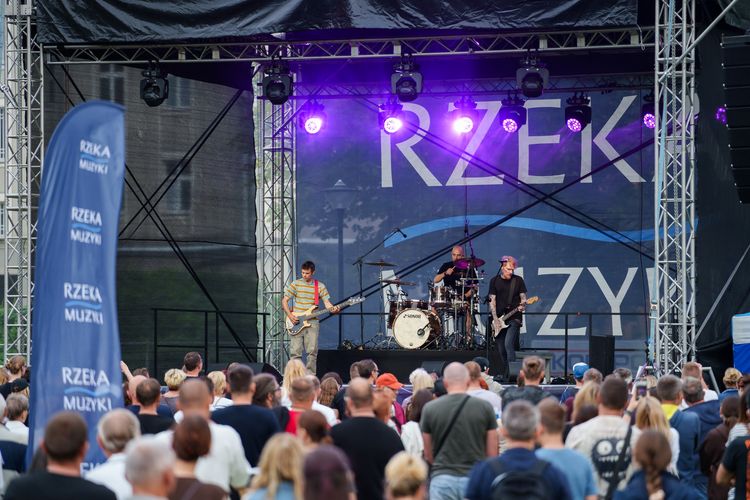 Wyspa Młyńska popłynęła w przebojach Dziwnej Wiosny