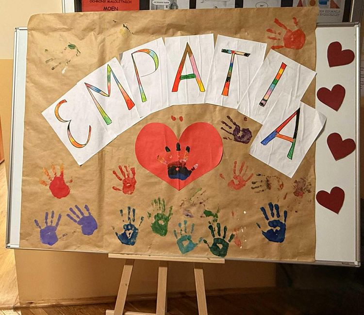 kliknij aby przeczytać pełną treść Szkoły uczą empatii – startuje projekt „eMOCje w EMPATII’”