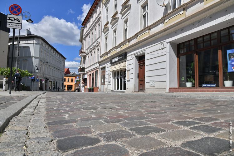 Ulica Podwale po remoncie, Karmelicka w budowie