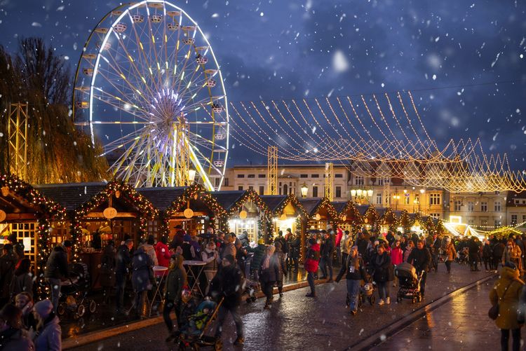 Świąteczne atrakcje, koncerty i iluminacje – czas na bydgoski jarmark