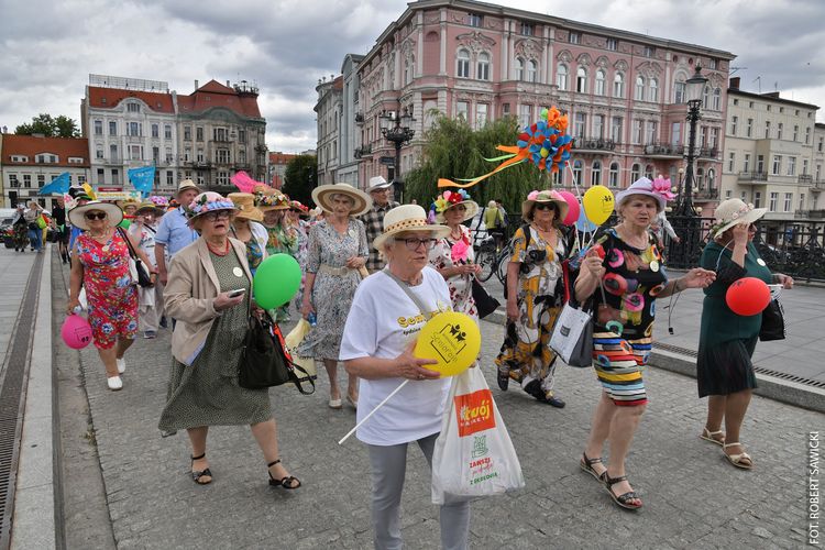 kliknij aby przeczytać pełną treść Czas na Senioradę – międzypokoleniowy tydzień radości