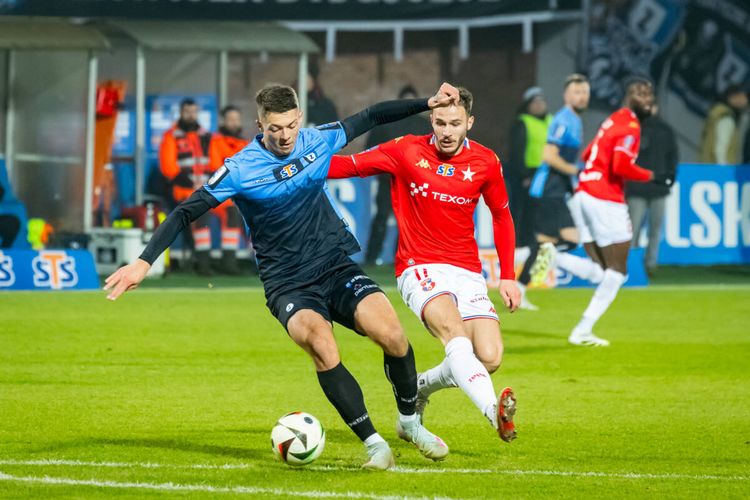 Piłkarze Zawiszy gromią Wisłę Kraków