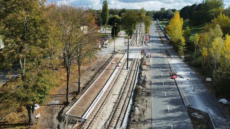 Modernizacja torowiska na ulicy Toruńskiej. Nowa sieć, wygodne perony, bezpieczne skrzyżowania. Raport numer 17