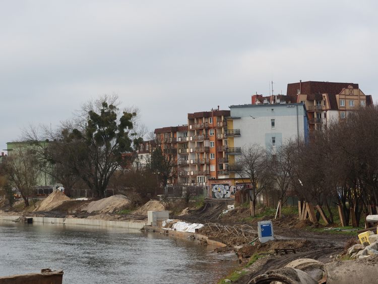 Rewitalizacja bulwarów. Wyspa św. Barbary też pięknieje. Raport nr 17