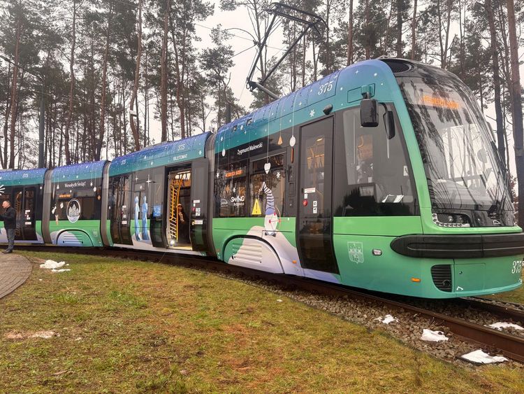 Świąteczny tramwaj na zimowy czas