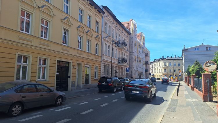 kliknij aby przeczytać pełną treść Śródmiejska kamienica z balkonami w remoncie