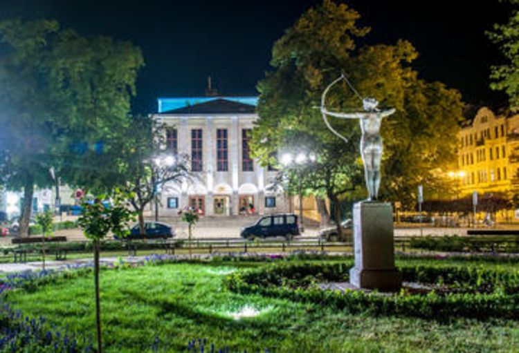 kliknij aby przeczytać pełną treść Wszystko co ludzkie — listopad w Teatrze Polskim