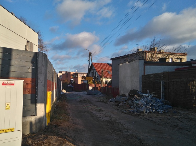 Zdjęcie przedstawia ulice w trakcie robót budowlanych.