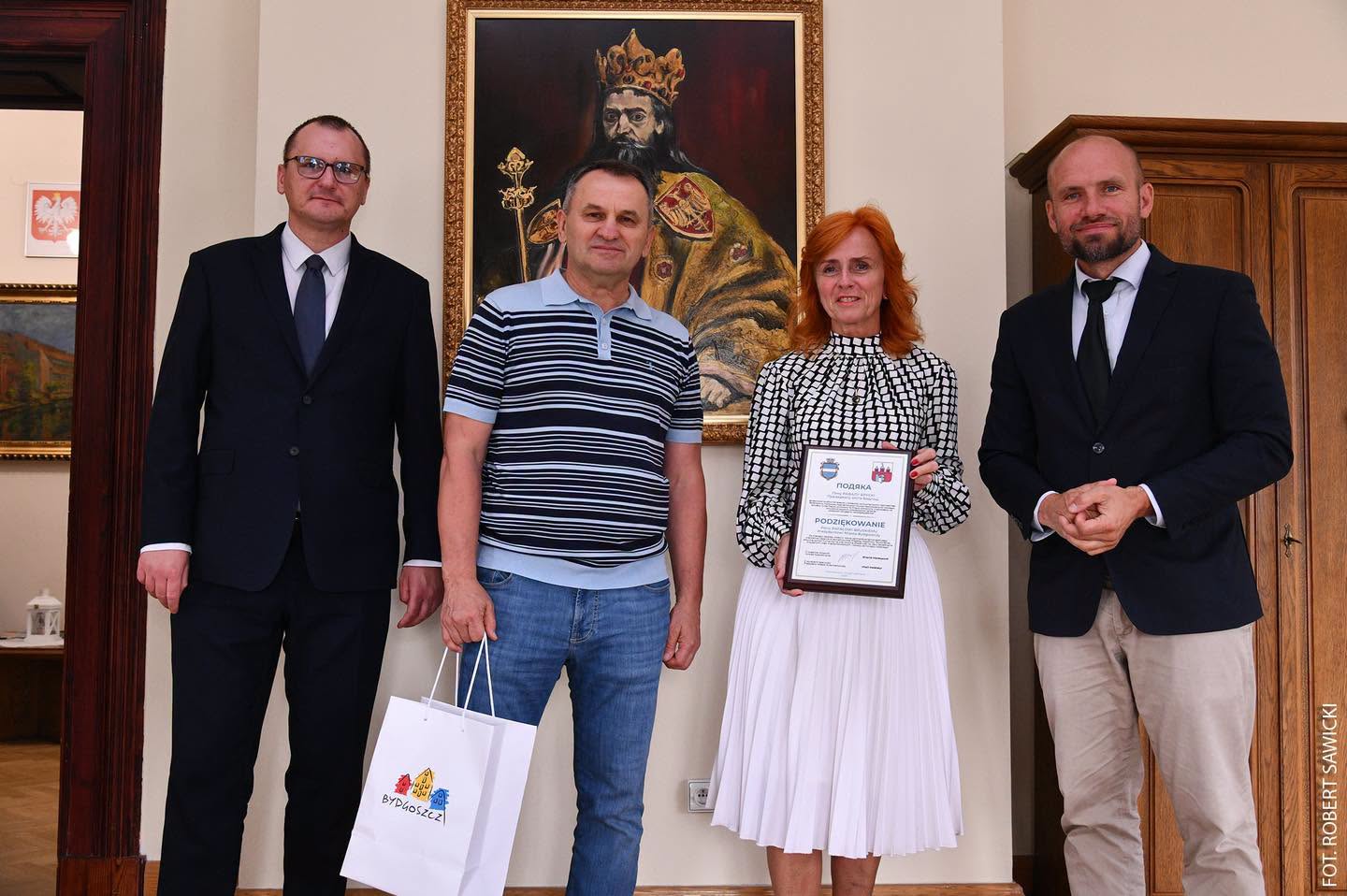uczesticy spotkania podczas wizyty w ratuszu